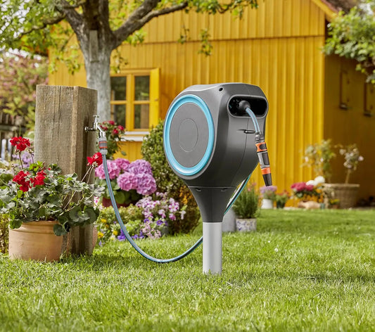 Automatic retractable garden hose reels